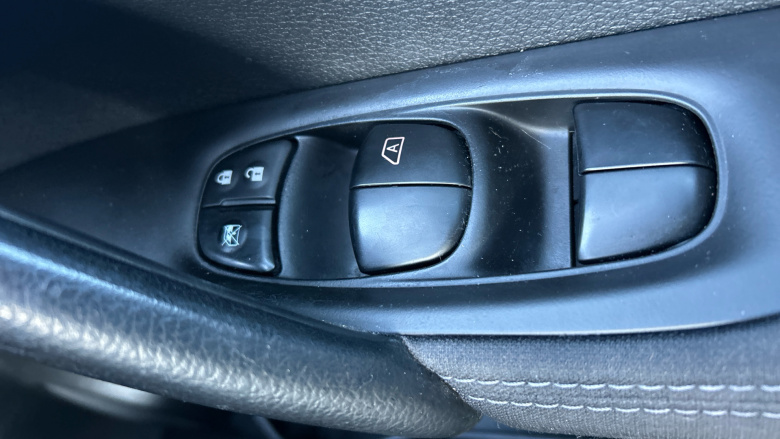 Nissan Qashqai 1.2 DiG-T N-Tec 5dr Petrol Hatchback